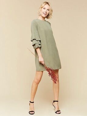Velvet Heart ruffle bubble sleeve dress